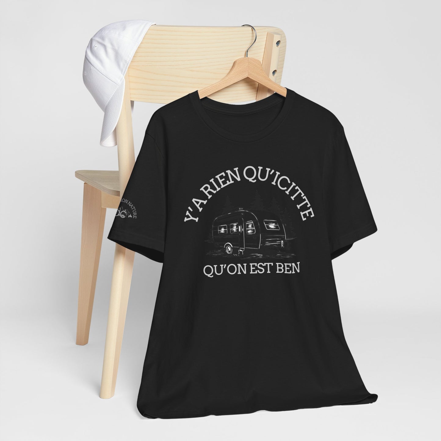 Retro Camping Graphic Tee - "Y'a Rien Quitté" - Crée_ation Nature DC