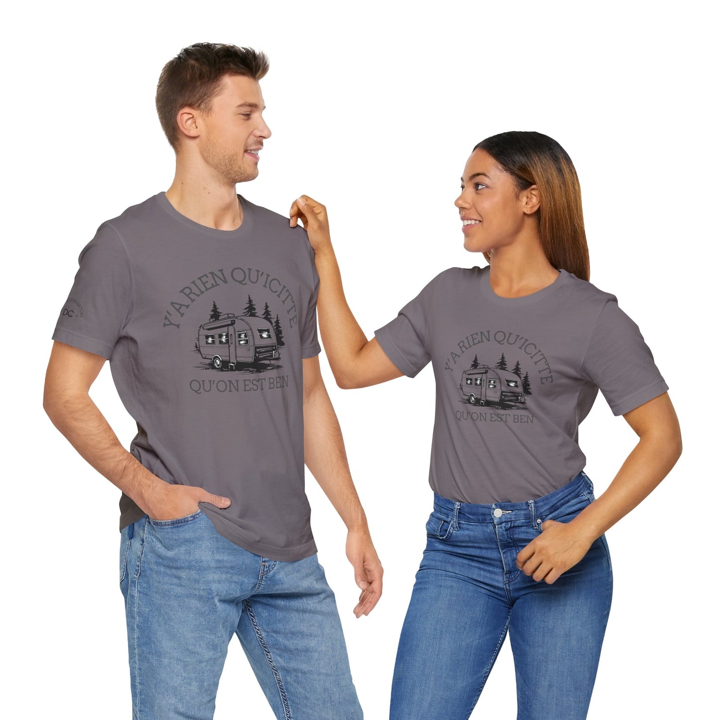 Camping Adventure Unisex Tee - 'Y A RIEN QU'ICITTE' - Crée_ation Nature DC