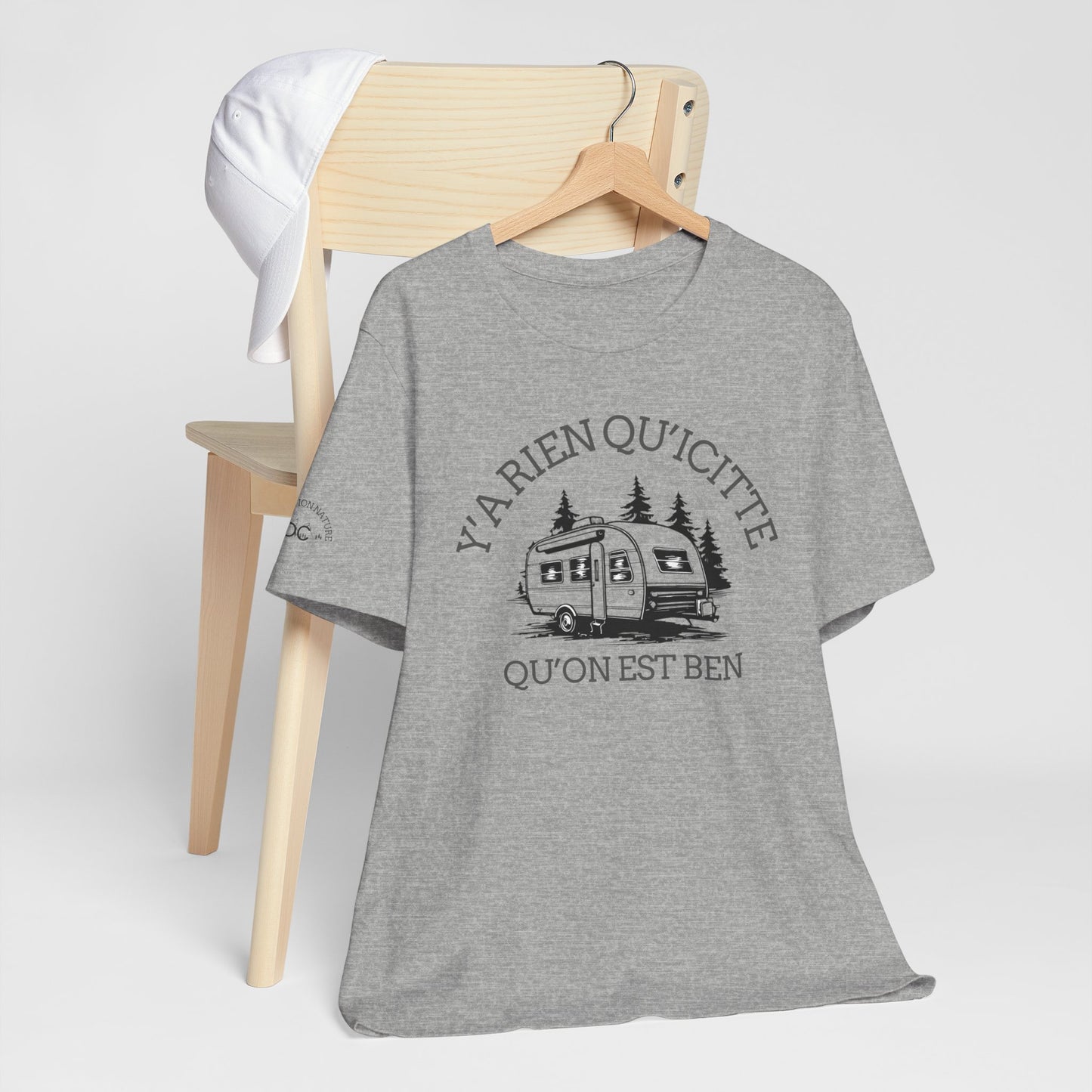 Camping Adventure Unisex Tee - 'Y A RIEN QU'ICITTE' - Crée_ation Nature DC