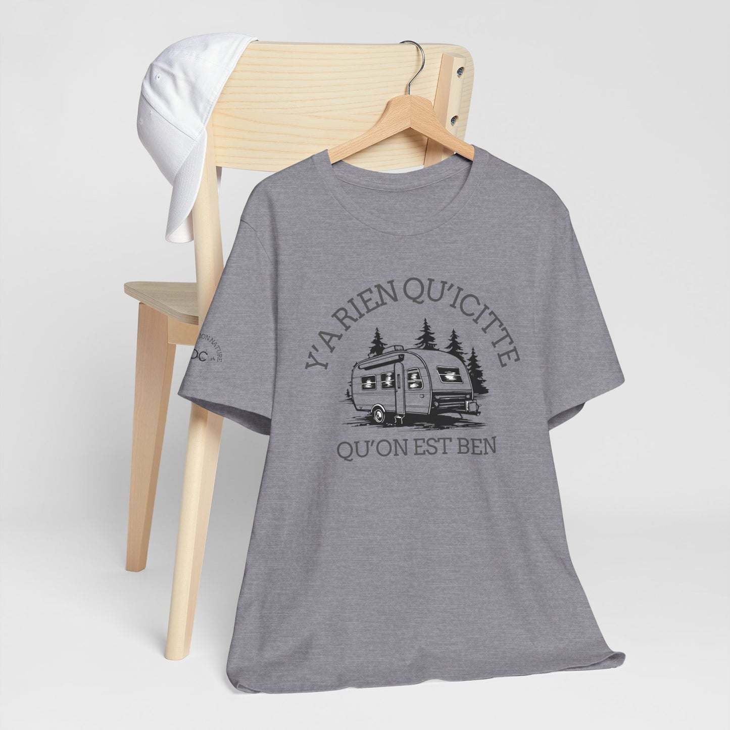 Camping Adventure Unisex Tee - 'Y A RIEN QU'ICITTE' - Crée_ation Nature DC
