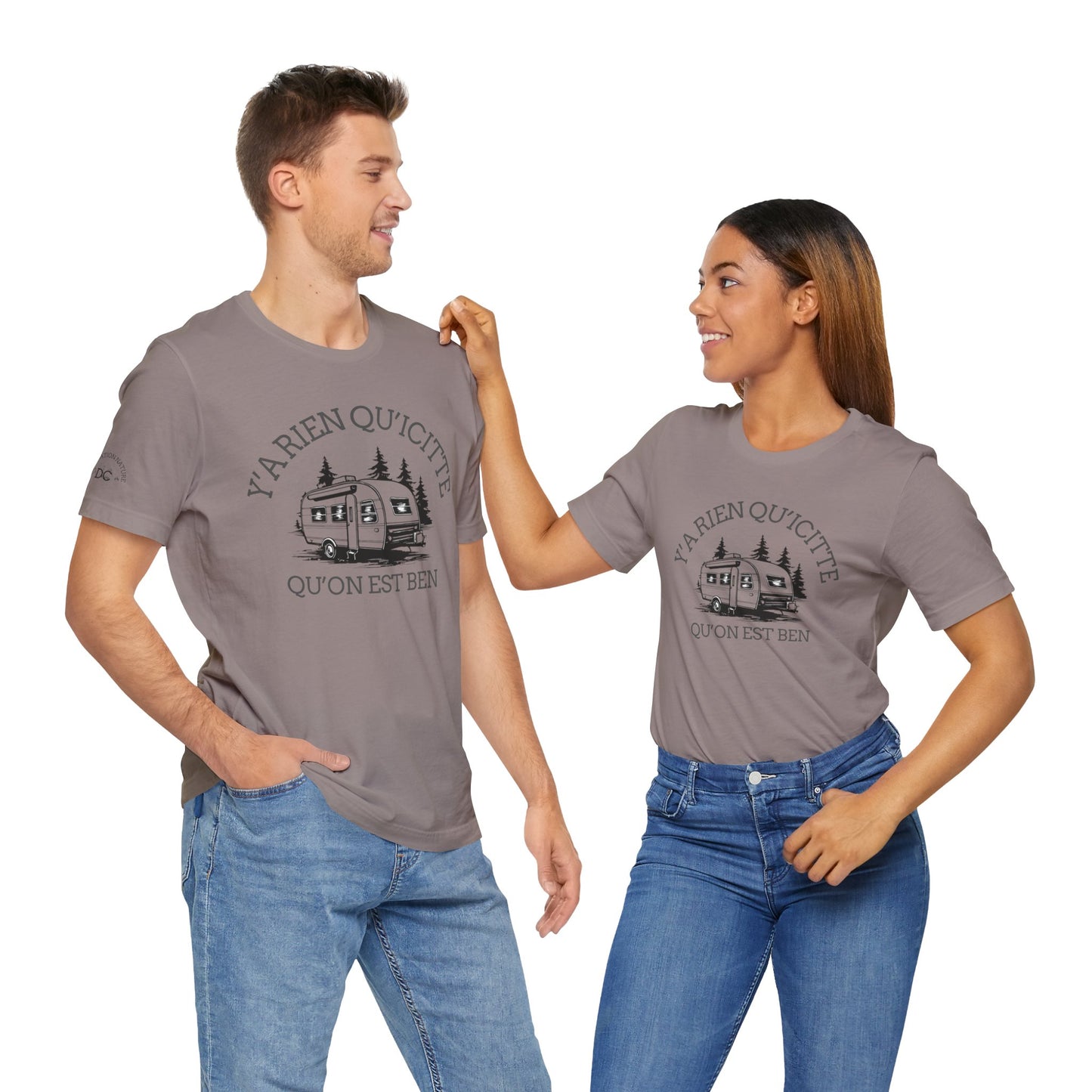 Camping Adventure Unisex Tee - 'Y A RIEN QU'ICITTE' - Crée_ation Nature DC