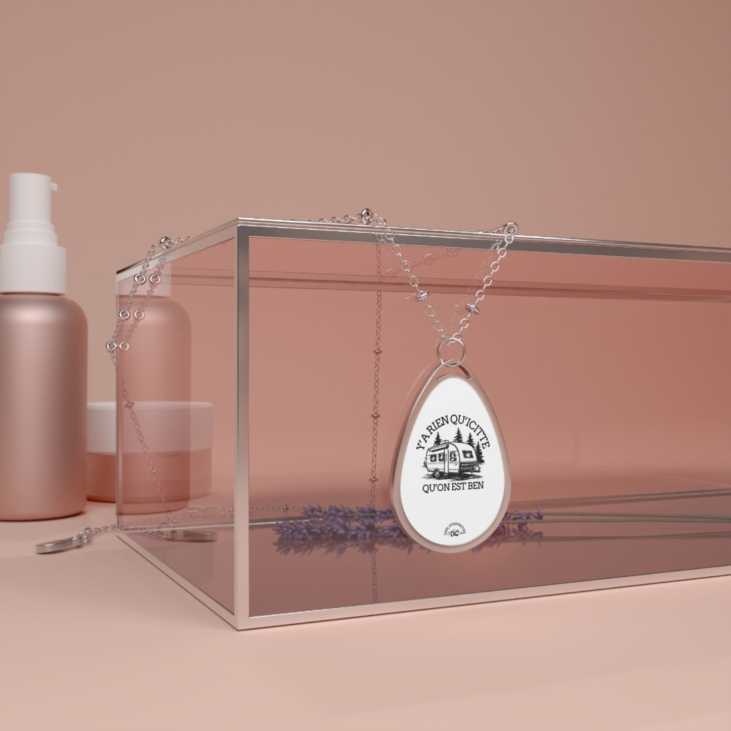 Inspirational Oval Necklace - 'Y'a rien qu'cite, qu'on est ben' – Meaningful Jewelry for Everyday Wear