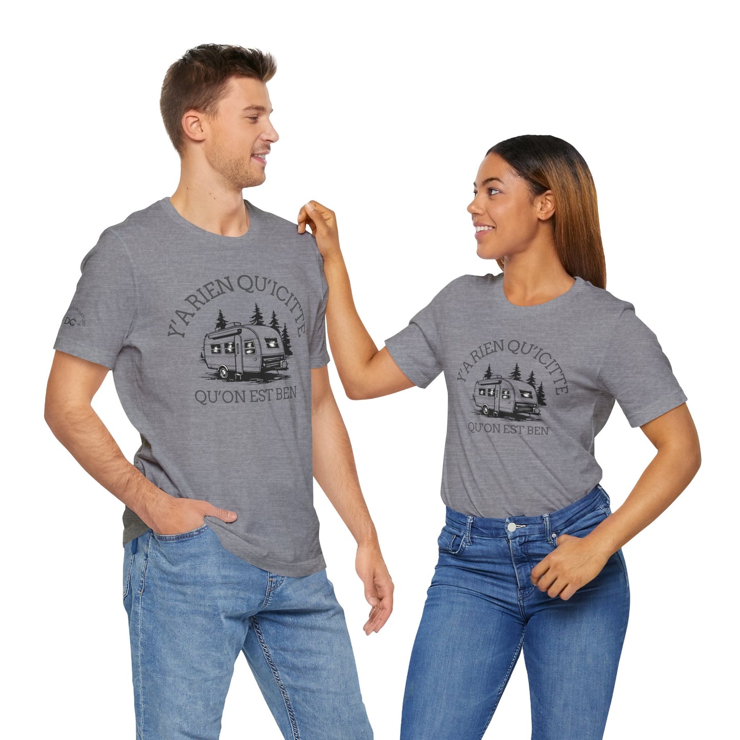 Camping Adventure Unisex Tee - 'Y A RIEN QU'ICITTE' - Crée_ation Nature DC