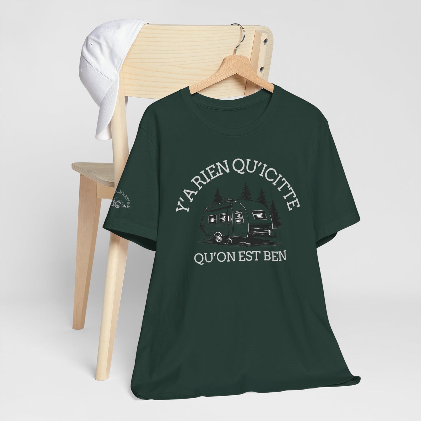 Retro Camping Graphic Tee - "Y'a Rien Quitté" - Crée_ation Nature DC