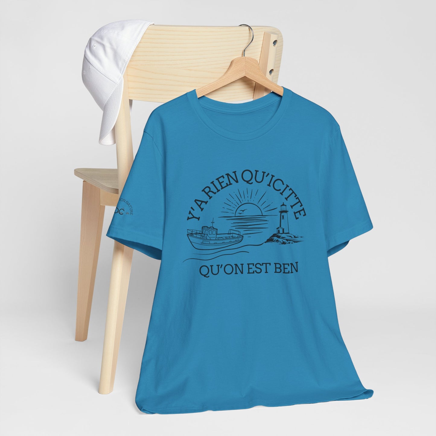 Sunset Sailboat Unisex Tee - Y'a rien qu'icitte Qu'on est ben - Crée_ation Nature DC