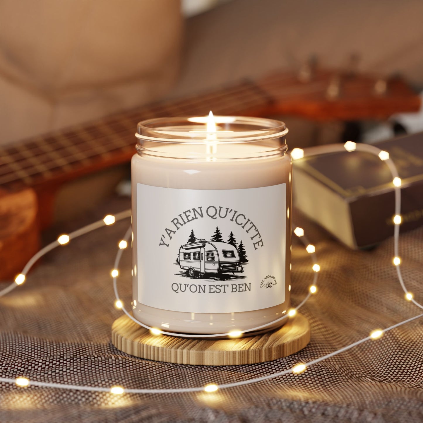 Scented Soy Candle - 'Y'a Rien Qu'Cit'te, Qu'on Est Ben' - Cozy Camping Vibes - Crée_ation Nature DC