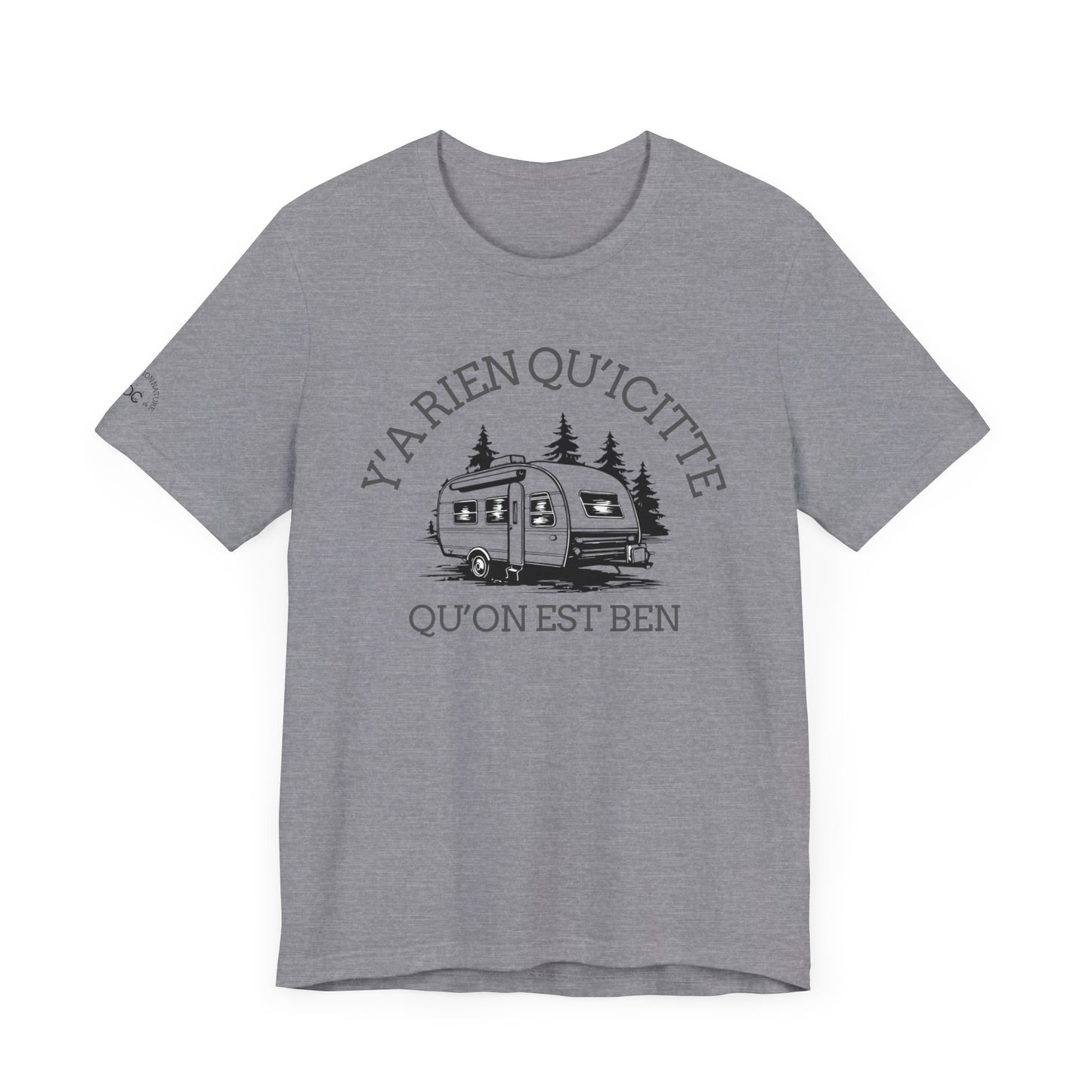 Camping Adventure Unisex Tee - 'Y A RIEN QU'ICITTE' - Crée_ation Nature DC