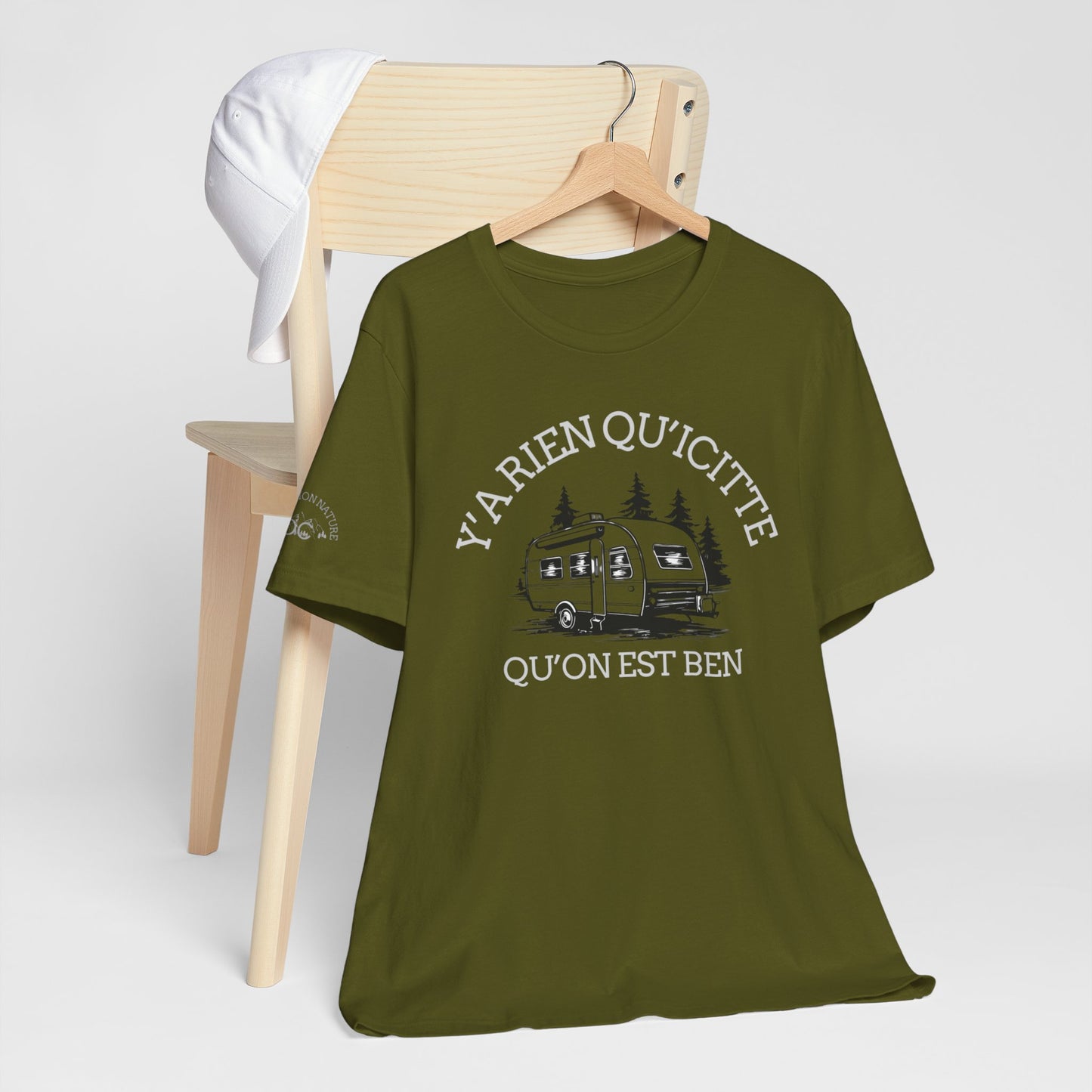 Retro Camping Graphic Tee - "Y'a Rien Quitté" - Crée_ation Nature DC