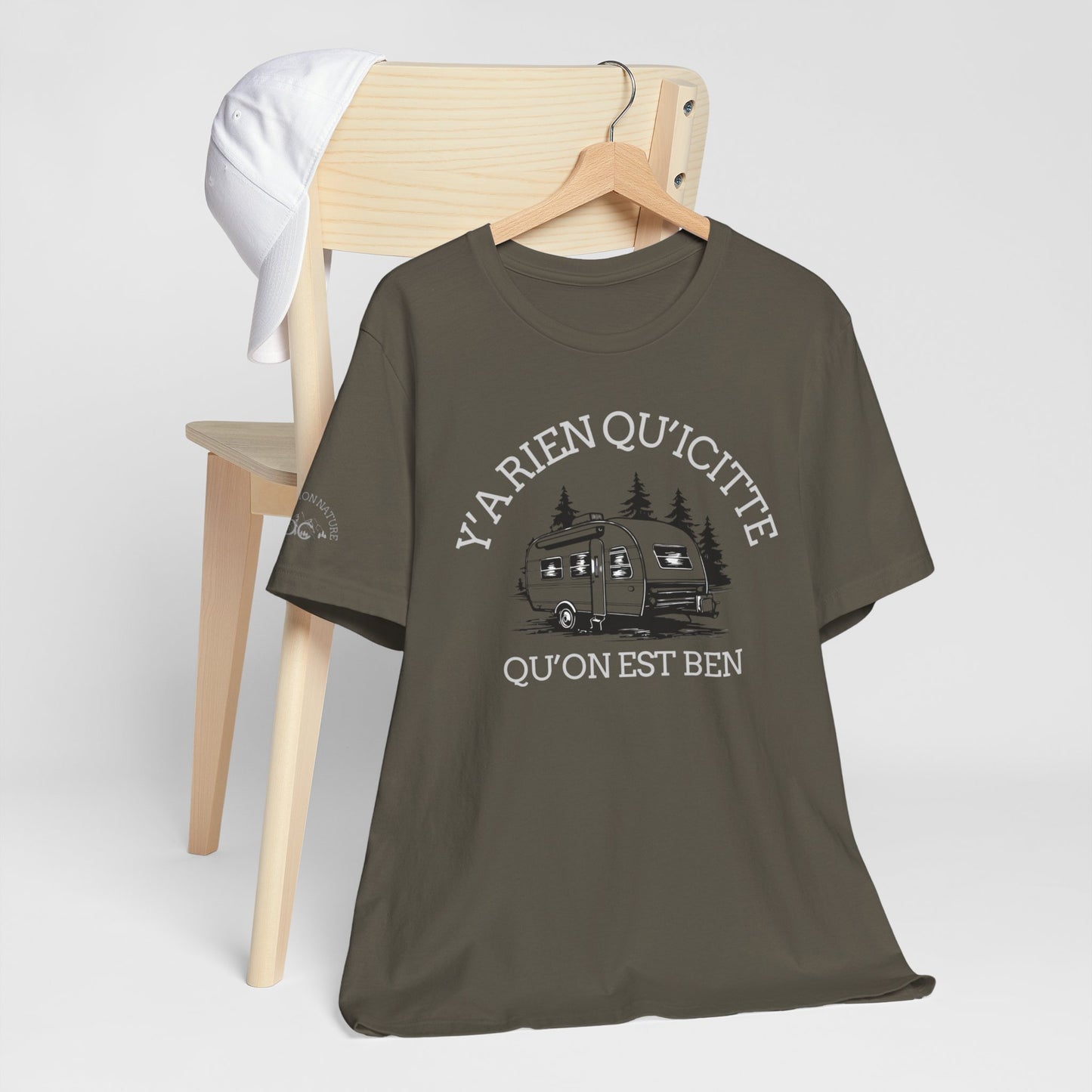 Retro Camping Graphic Tee - "Y'a Rien Quitté" - Crée_ation Nature DC