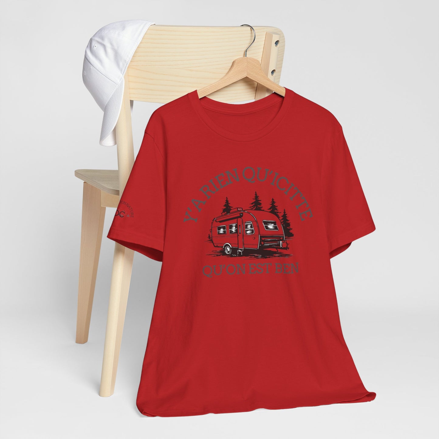 Camping Adventure Unisex Tee - 'Y A RIEN QU'ICITTE' - Crée_ation Nature DC
