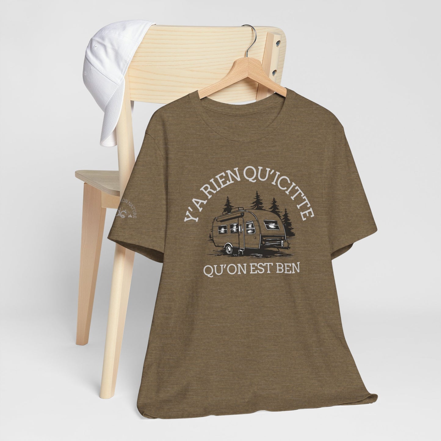 Retro Camping Graphic Tee - "Y'a Rien Quitté" - Crée_ation Nature DC
