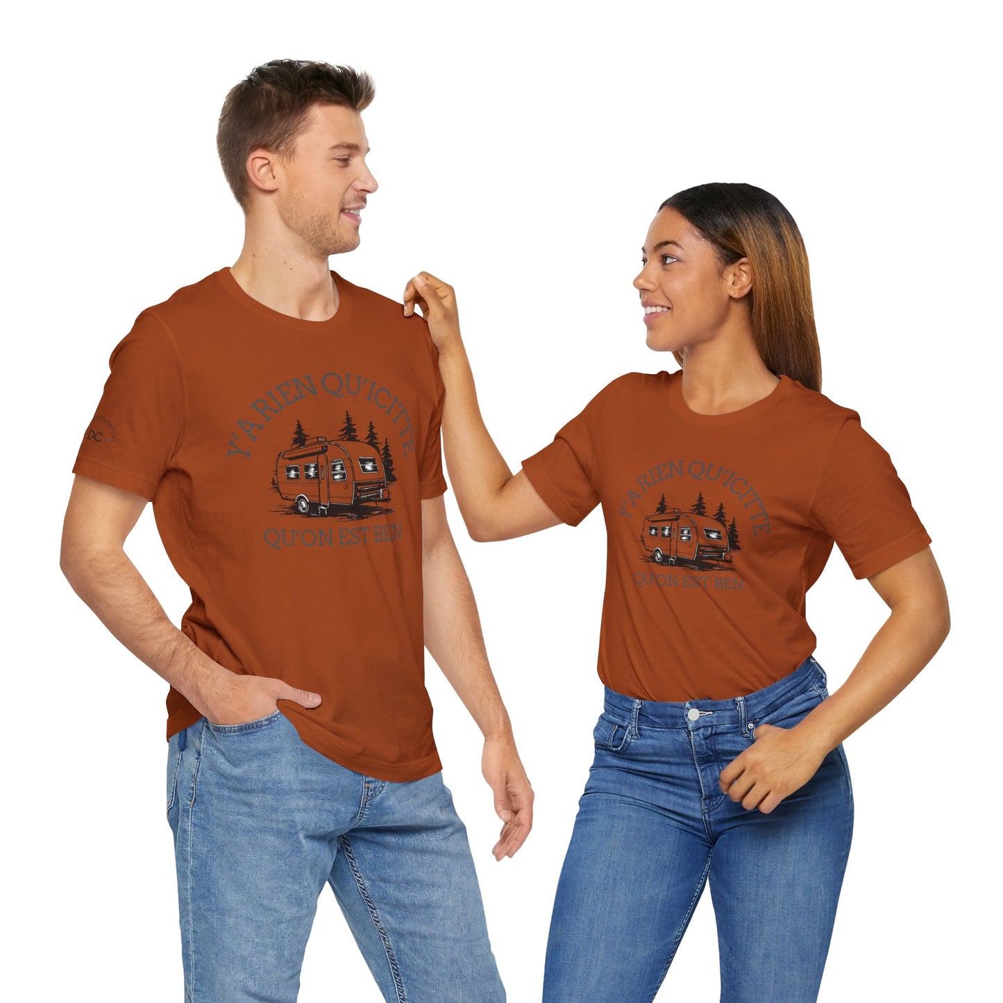 Camping Adventure Unisex Tee - 'Y A RIEN QU'ICITTE' - Crée_ation Nature DC
