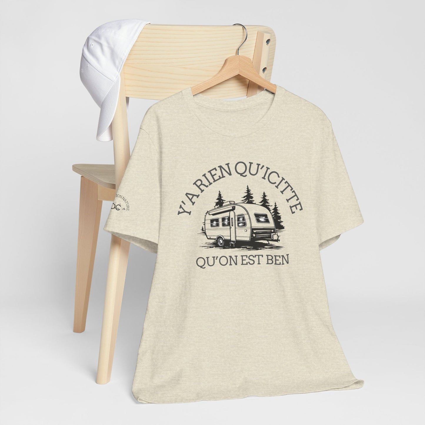 Camping Adventure Unisex Tee - 'Y A RIEN QU'ICITTE' - Crée_ation Nature DC