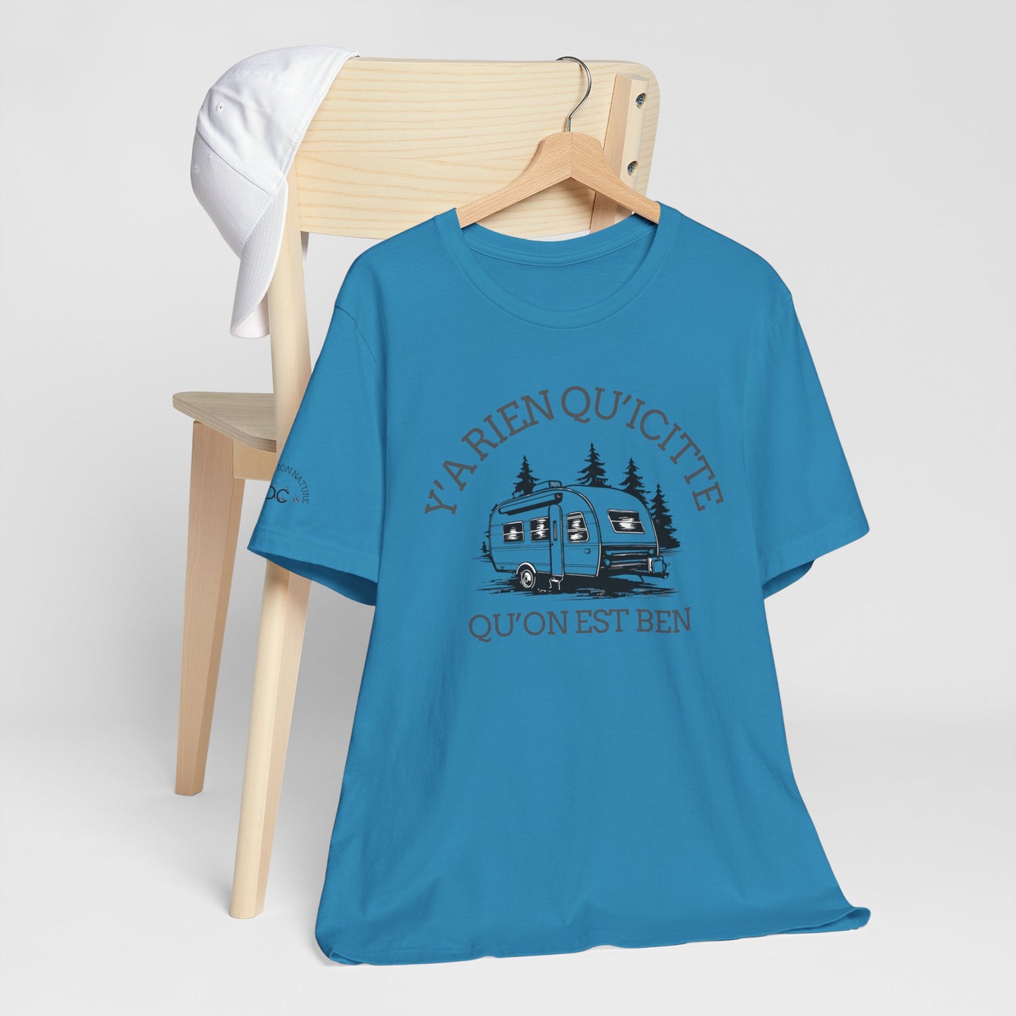 Camping Adventure Unisex Tee - 'Y A RIEN QU'ICITTE' - Crée_ation Nature DC
