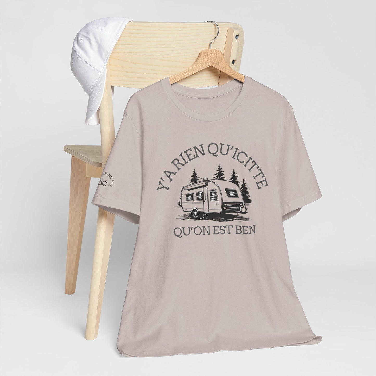 Camping Adventure Unisex Tee - 'Y A RIEN QU'ICITTE' - Crée_ation Nature DC