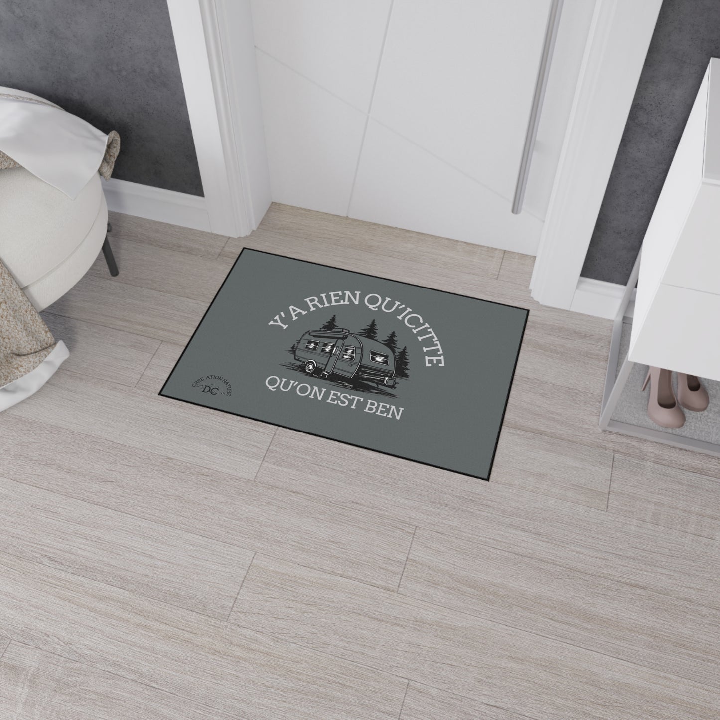 Tapis Camping-Inspired Heavy Duty Floor Mat - 'Y'a Rien Qu'icitte Qu'on Est Ben'