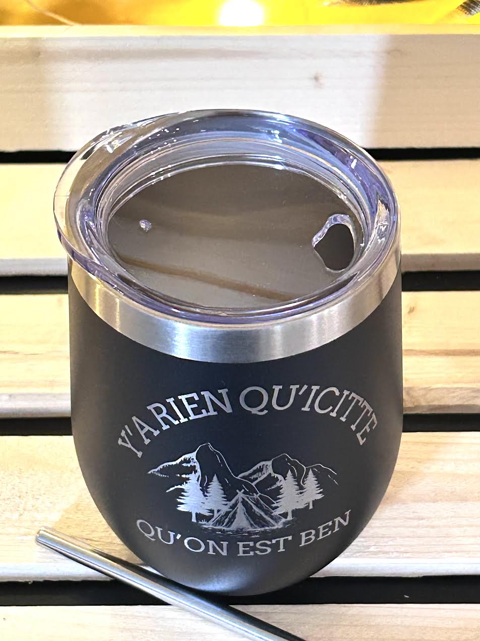 Tasse isolée gravé au laser 