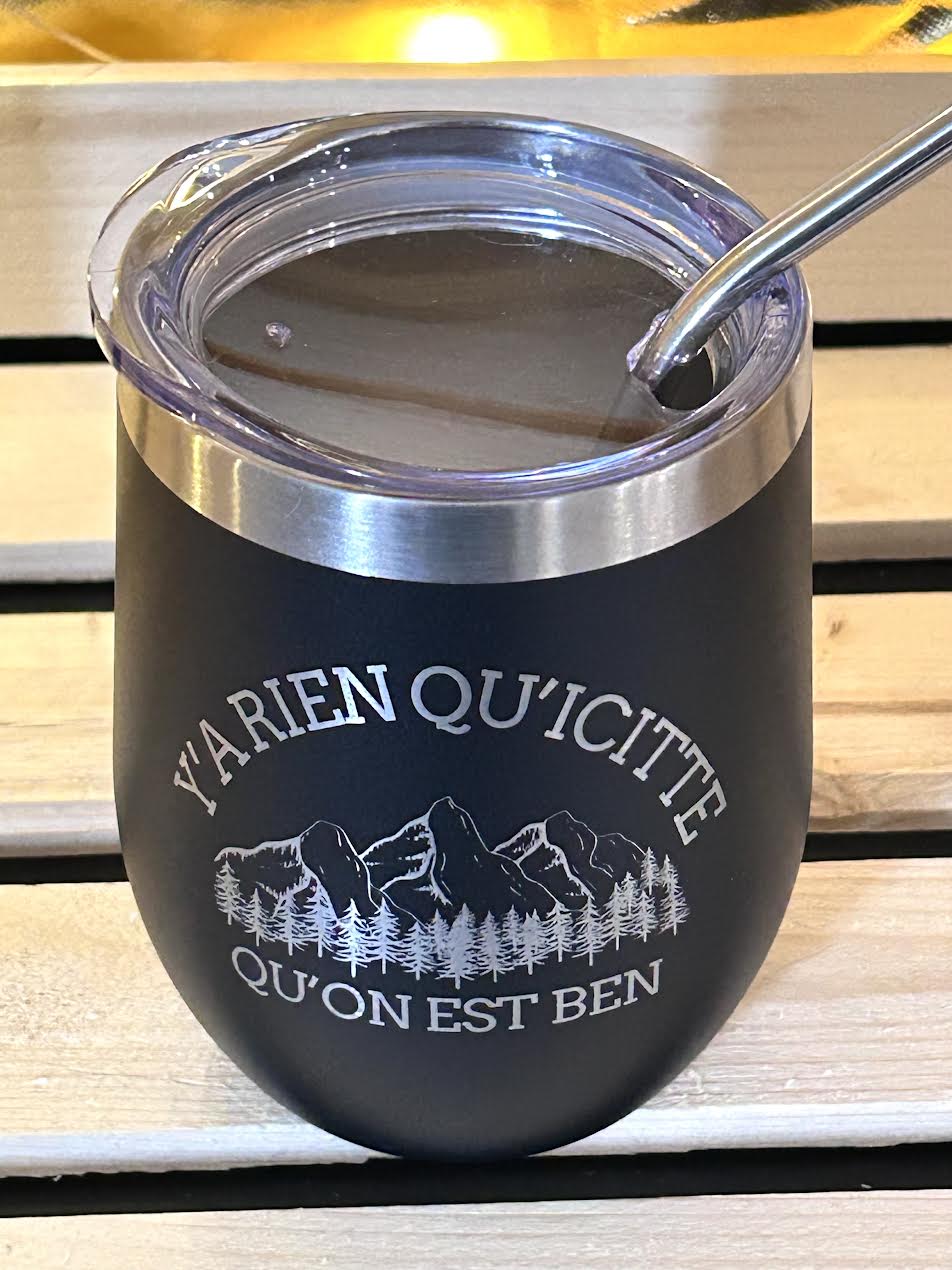 Tasse isolée gravé au laser 
