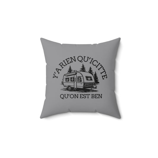 coussin décoratif-Retro Camping Square Pillow - 'Y'a Rien Qu'icitte Qu'on Est Ben'-Crée_Ation Nature DC