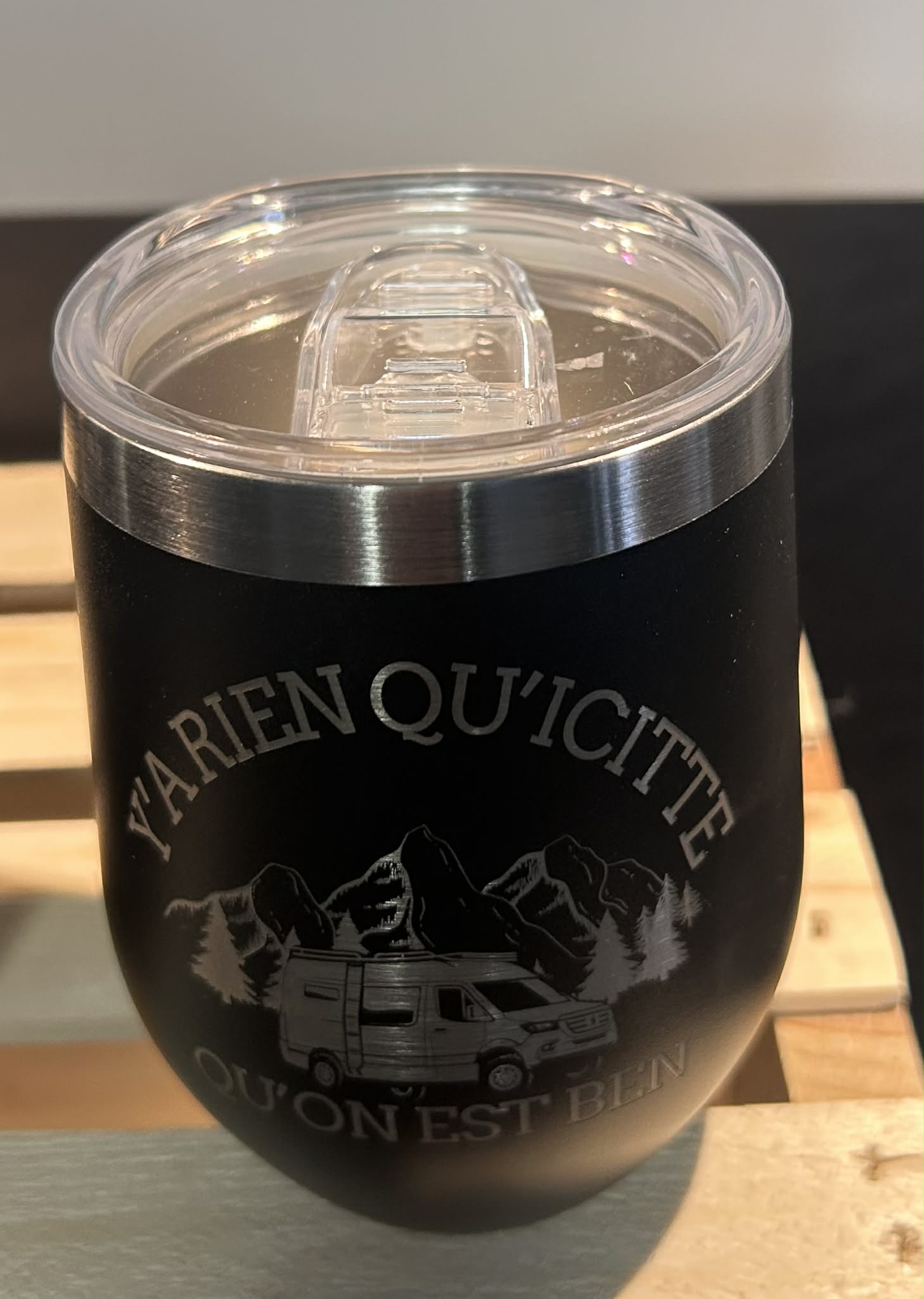 NOUVEAU ! Tasse isolée gravé au laser Vanlife 