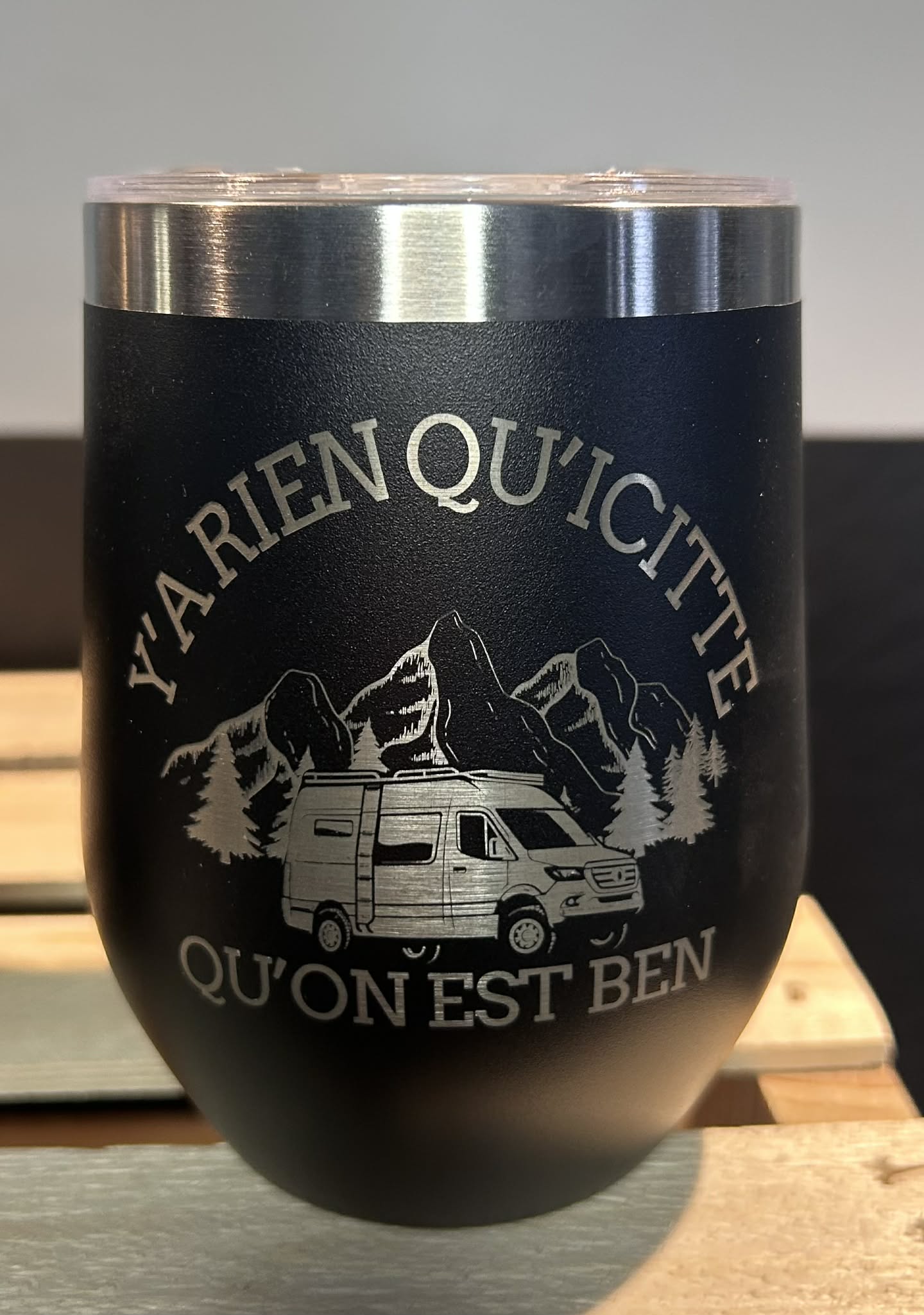 NOUVEAU ! Tasse isolée gravé au laser Vanlife 