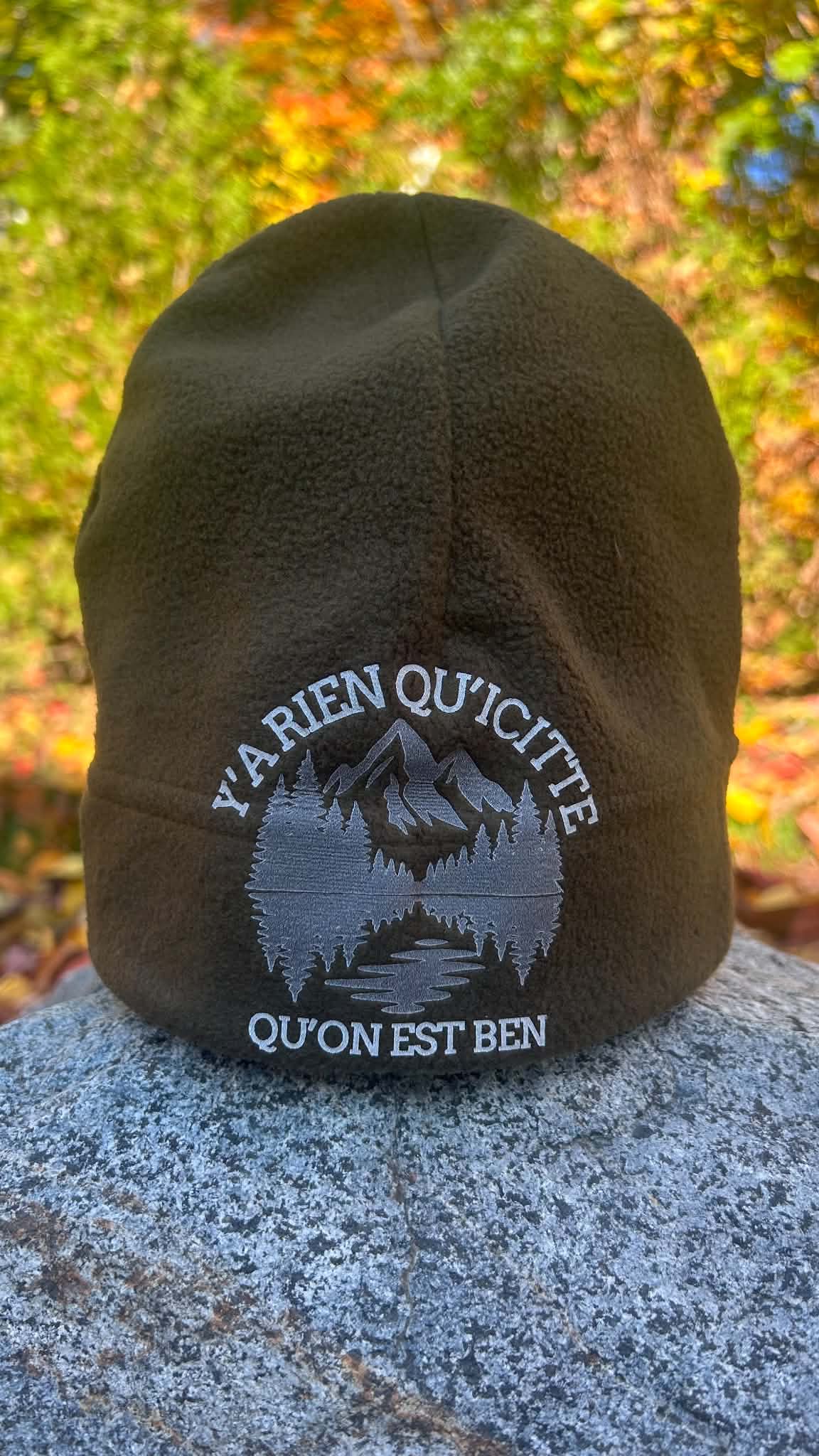 🌲 Tuque en polar vert kaki – Chasseur, Chasseuse, Montagne & Lac