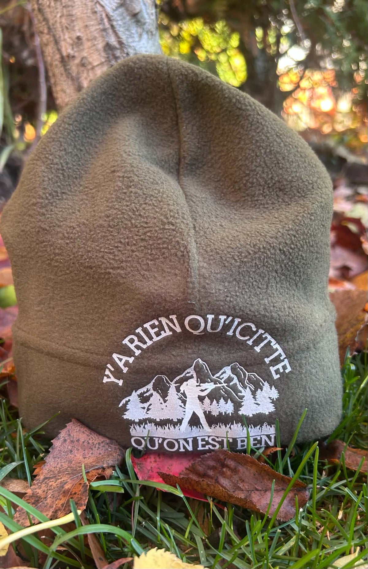 🌲 Tuque en polar vert kaki – Chasseur, Chasseuse, Montagne & Lac
